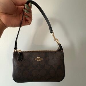 Nolita 19 In Signature Canvas